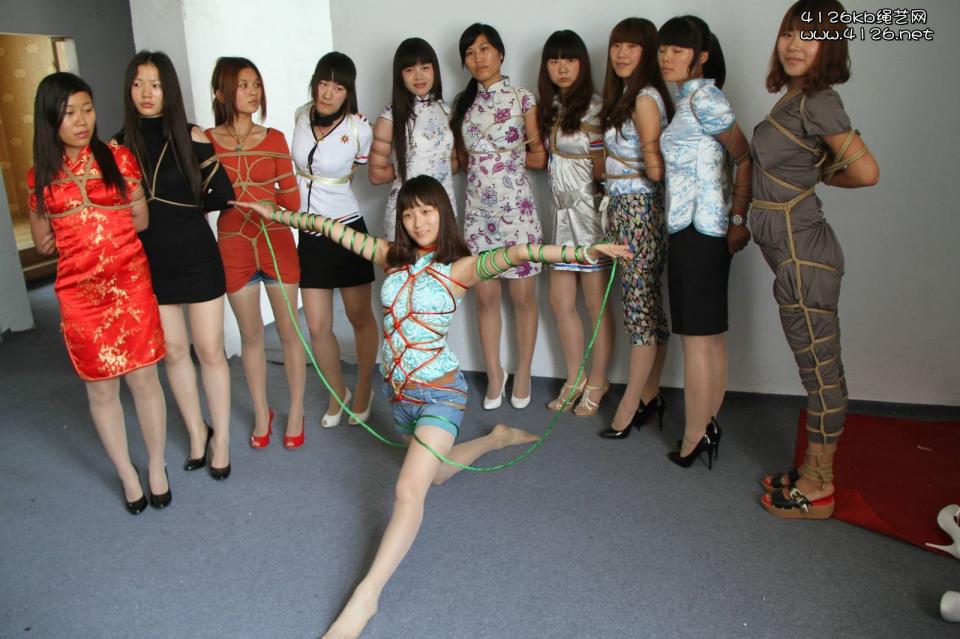 绑11个女人 [高手缚（中式五花）,日式反绑,民族（旗袍）,龟甲缚,西式（直臂并肘）,中国女孩]