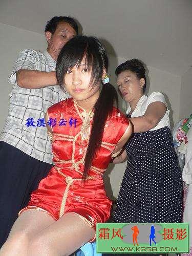 小思：双人合作捆绑 - 会员夫妇二人一起用绳子捆绑、玩弄青春小女孩 [High positions,Chinese Female]