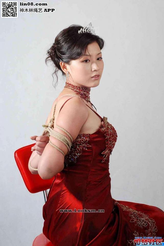 熟女的双臂紧缚 - 帮得很痛的样子 [高手缚（中式五花）,礼服（婚纱）,高跟鞋,日本美女]