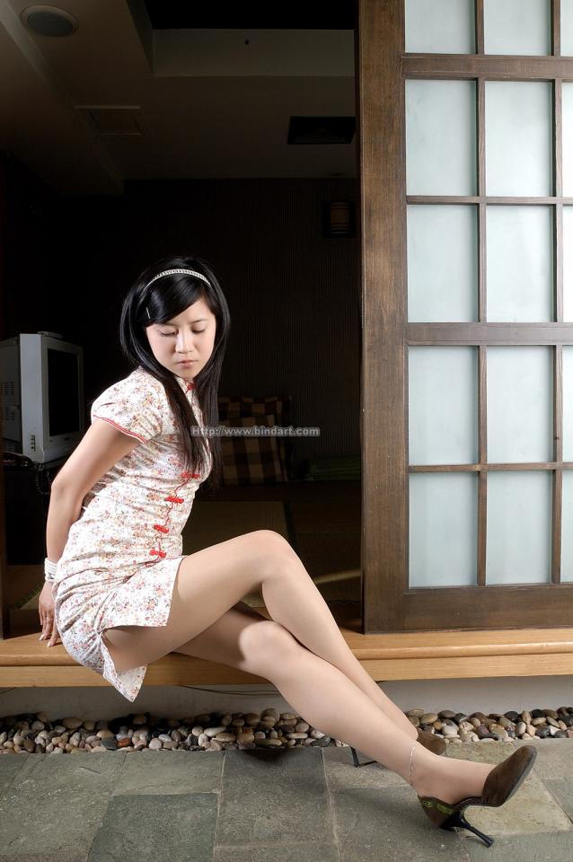 丽柜卡鲁鲁 - 丝袜捆绑 [民族（旗袍）,高跟鞋,肉丝,中国女孩]