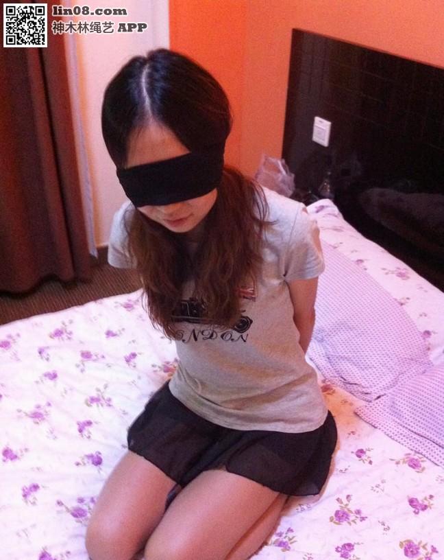 捆绑90后小美女 [眼罩/蒙眼,中国女孩]