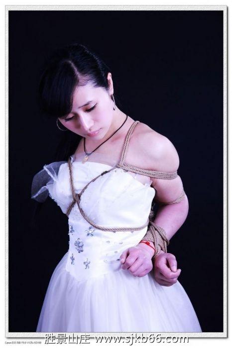 婚纱 - 很知名的模特，白色婚纱捆绑