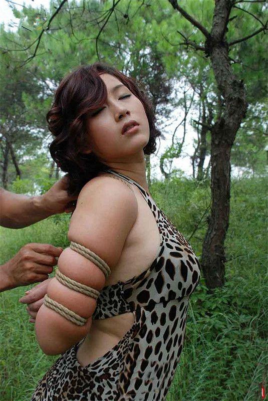 丰满的美女 - 美女很漂亮，身材丰腴，看起来绑的很紧 [高手缚（中式五花）,中国女孩]
