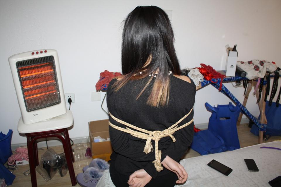 黑丝美女网友驷马口塞嘟嘴 - 和女网友玩绳艺 [中国女孩]