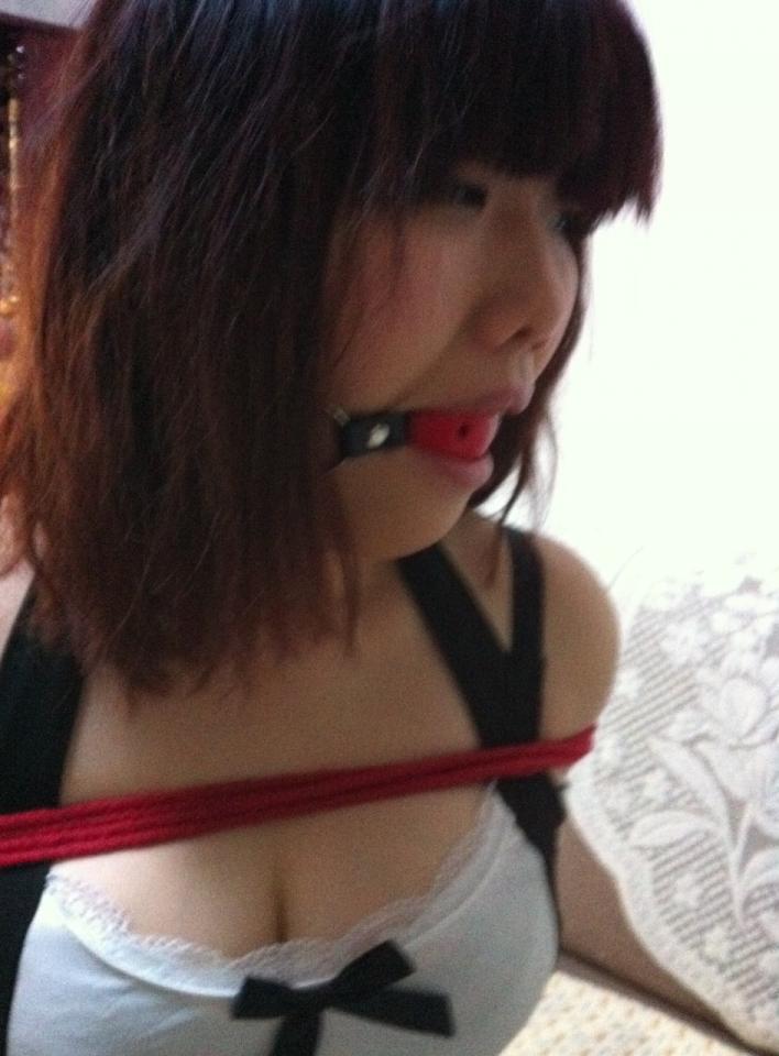 尼龙绳驷马攒蹄反绑赤脚小妹 [堵嘴,中国女孩]