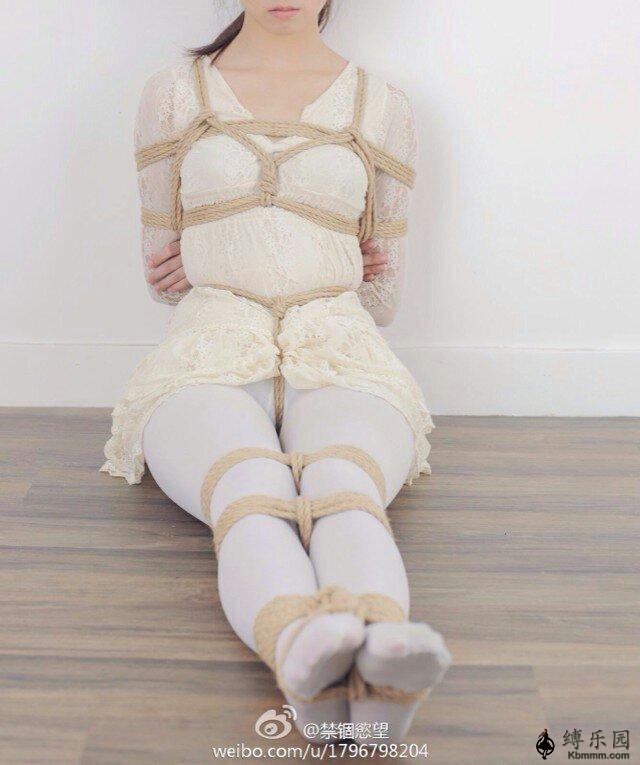 杂图 - 杂图 [日本美女,胸缚,白丝,长筒袜,中国女孩,股绳,后手缚（低混乱值）]