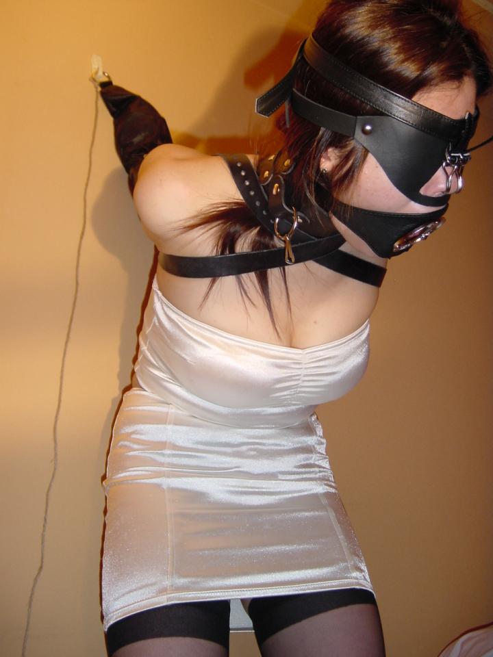  [Gag,Blindfolded,Nose hook,Chinese Female,Armbinder]