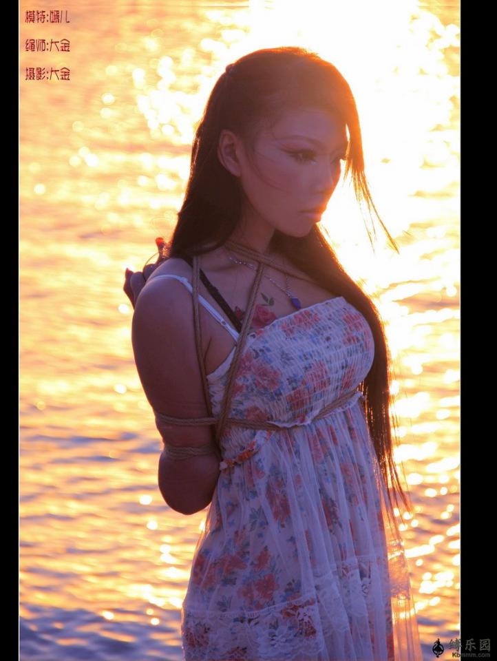 嫣儿霞光下唯美束缚 - 江畔日落 嫣儿束手 [高手缚（中式五花）,嫣儿,中国女孩]