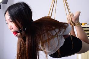 [Yi Shu Ren Sen] The Bondage of Office Lady  Producer: Yi Shu Ren Sen<br><br>Featuring: Bondage, Cosplay, Ball gagged, Breast Bondage.