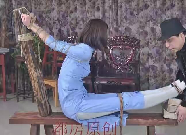 捆绑美眉 - 捆绑美眉 [学生（五四青年）,老虎凳,中国女孩]