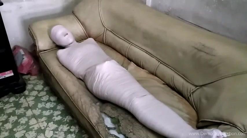RS0064-480A girl wrapped in mummification in the old house and given electric shocks (480p) 木乃伊电击和狗狗A beautiful girl wrapped in mummification in an old rundown house and given electric shocks to make this girl rebelling hard.<br>http://demonproduction.com/shop/a-girl-wrapped-in-mummification-in-the-old-house-and-given-electric-shocks/<br>