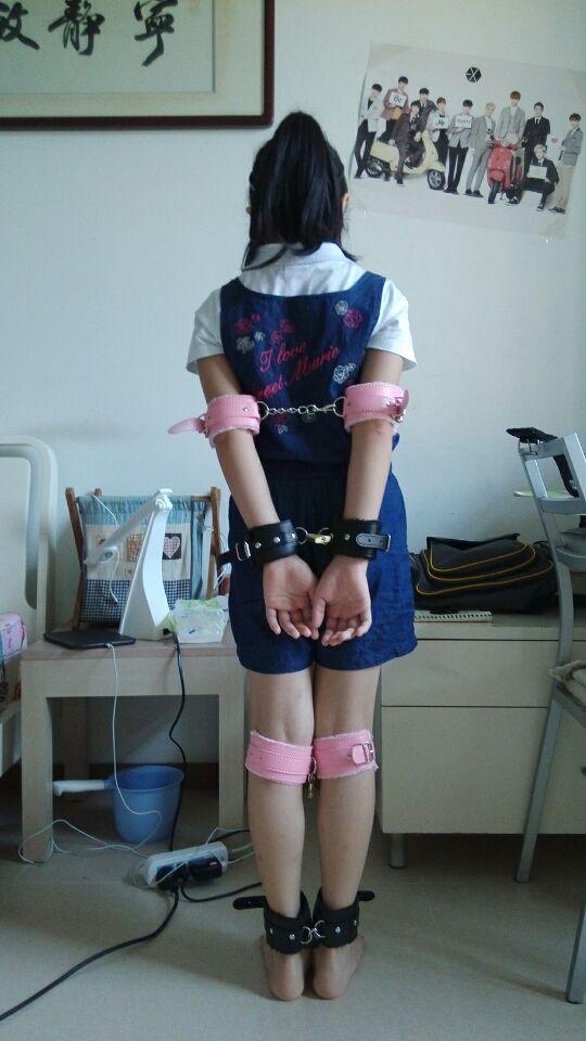  [Handcuff,Anklet,Chinese Female,Belt,Feet fetish]