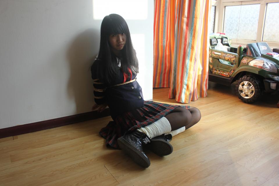 美少女小冉捆绑 [高手缚（中式五花）,丝袜,学生（水手服）,中国女孩,佳慧]