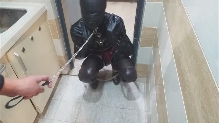 [Mantolo Studio] Playing Self Mummification Alone ©Mantolo Studio<br><br>Summary:<br><br>The girl was playing self bondage at home alone, but since she was wearing a head hood, her sensory was heavily limited, thus she did not find out that someone else entered the room. The burglar was actually surprised the girl was tying herself up, but it is a great chance for him to do his thing, but afraid of being distracted and disrupted, the burglar decided to add some extra layers of restraint to the girl just exclude the factors of instability. 
