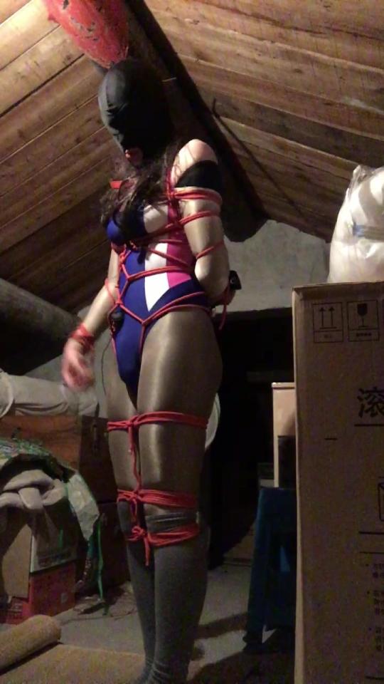 [Mei] Self-bondage almost goes wrong? ©Mei<br><br>Summary:<br><br>I found an abandoned house, so I decided to do some self-bondage stuffs today. But because I do not have too much to care, well, at least there be nobody gonna find me here, so I kinda made the tie too tight for me....<br><br>Anyway, the timer lock is pretty good and interesting actually, made my self bondage much more enjoyable and controllable, but still.. It is little bit too tight. So guys make sure to be careful...<br><br>Featuring: stocking, foot fetish, crossdresser, breast bondage, box tie, shibari, self bondage, suspension bondage, and crotch rope