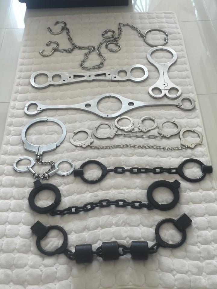 [Finger&#039;s Rhythm] 11 Different Bondage Tools Showcase ©Finger's Rhythm<br><br>Summary:<br><br>This video is focusing on 11 different metal bondage tools, but because of the video in nature is a showcase, so there is not long duration of showcase for each metal. And in the end of the video, there will be some tips about how to combine all of those stuffs for better experience. Due to the fact that there are a lot of pirates going on with my videos, I have added some watermarks for protecting the videos. Please understand my concerns. Thank you!<br><br>Featuring: OL uniform, stocking, foot fetish, high heels, metal bondage, handcuff, showcase, chain, and hogtie