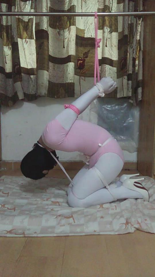 [xiexiaocan] Let&#039;s Try: Self Bondage Classic Damsel ©Xiexiaocan<br><br>Summary:<br><br>This time I used a small contraption for this self bondage, it was original for drying the clothes, but I think it would be helping my self bondage sufficiently. Classic damsel self bondage is really extreme, and made my whole body hurt for quite a long time, which made my struggle more difficult than I expected would be. Luckily it is not my first time encounter a problem like that, and I set my self free safely... Hopefully you will enjoy the video anyway~
