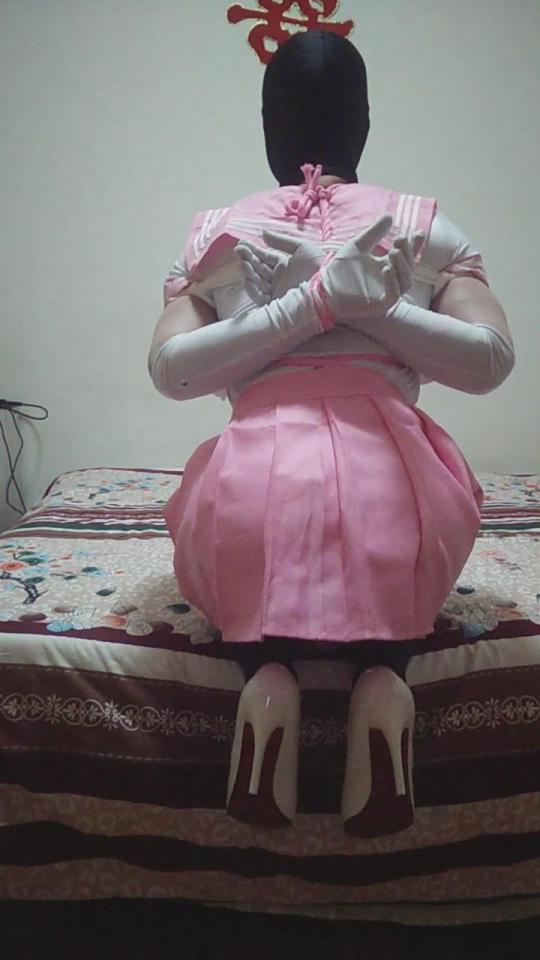 [xiexiaocan] Let&#039;s Try: Self Bondage Tutorial~! ©Xiexiaocan<br><br>Summary:<br><br>A lot of people have messaged me to ask me how to make the knots for high position self bondage, and I figured why not make a tutorial for you guys to learn, to improve with me. Also the video is not perfect, so if you have any suggestions to help me to improve those knots, I will be glad to hear from you. Anyway, before trying anything, don't forget to keep something sharp at a safe place that you could reach during the process to avoid some potential damages... Enjoy!