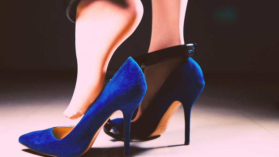 [Heels and Treadmills] Heavy Cuffs + Blue High Heels vs. Treadmill ©Heels and Treadmills<br><br>Summary:<br><br>This time we will be providing another visual feast by combining treadmills and high heels. Are you excited about some of the heavy cuffs that we customized just for this video? It was really expensive ones, but we did not regret for the purchase, since only heavy weight cuffs can help people to experience the restraint from them...