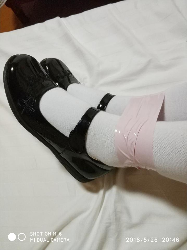 满满的白袜 - 满满的白袜yo   喜欢白袜的 帆布鞋的 看一看~  [胶带,棉袜,恋足]