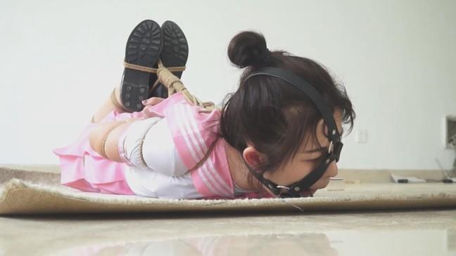 ～ - ，。 [学生（水手服）,驷马（俯卧）,堵嘴,中国女孩]