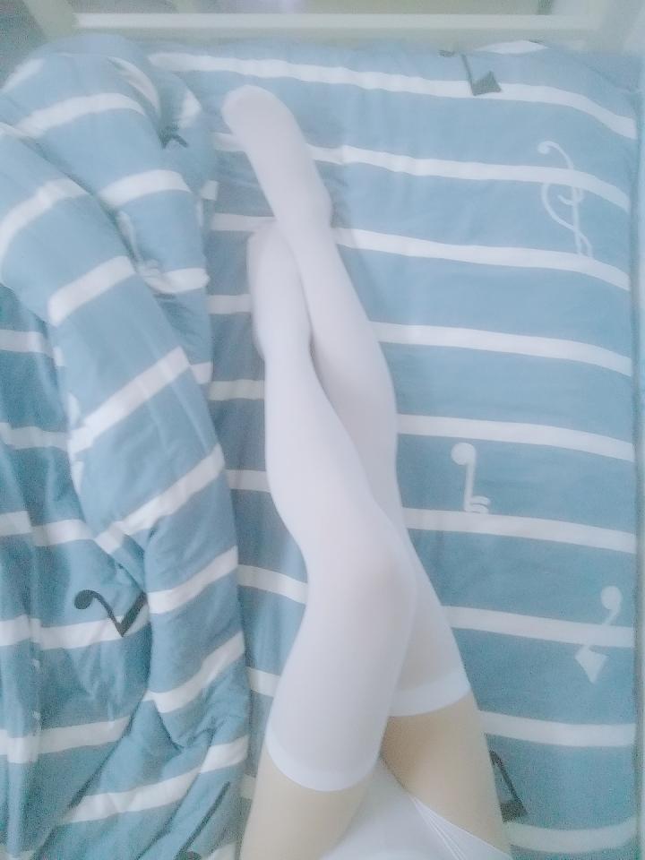 小哥哥又来纯白丝了 - 寝室日常 [白丝,中国女孩,恋足]