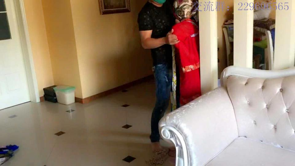 红睡衣丝巾捆绑包头 - 红睡衣丝巾捆绑包头 [堵嘴,中国女孩]