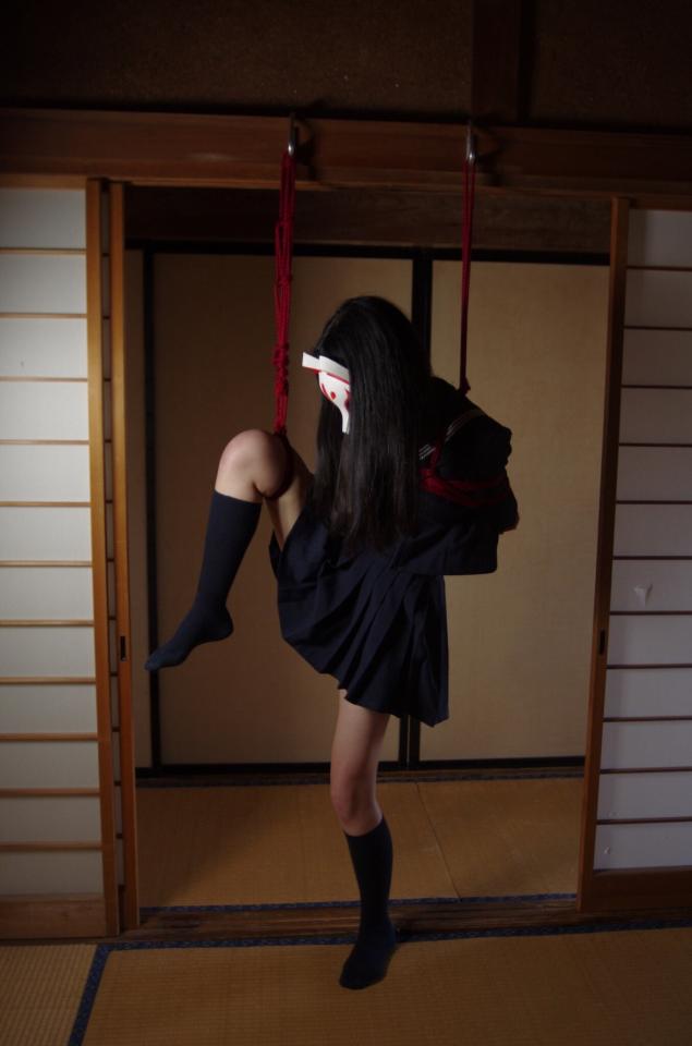 伊藤达哉 水手服 第三套 [学生（水手服）,日本美女,长筒袜,单脚吊缚]
