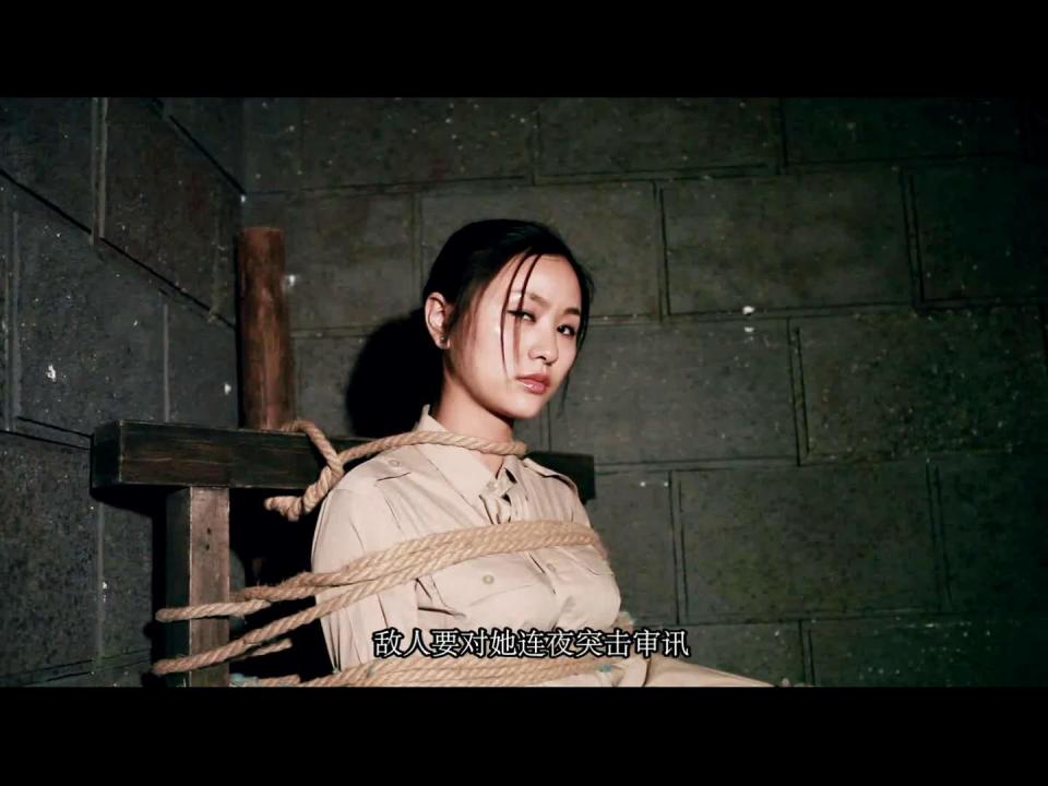 红豆的天空 沉默（红豆 心意） 片名：沉默<br>出品方：武汉唯美之家<br>模特：红豆 心意<br>内容简介：原版DVD压制 经典女烈片 每个站女烈片风格不同 这是红豆的天空系列 中文对白 旁白 喜欢大家喜欢<br>关注我的视频：https://www.syxml.com/video_list.php?uid=880212