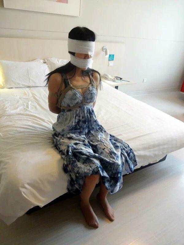 长裙丝袜妹妹（32P） - 身材很棒的长裙丝袜妹妹