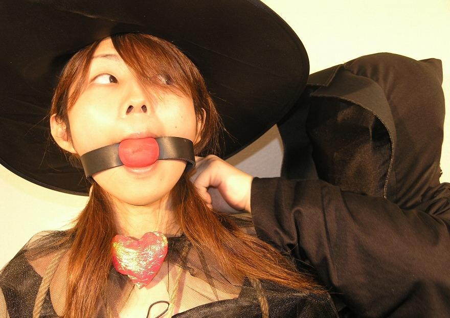魔女小姐姐 [堵嘴,日本美女,职业（巫女）]