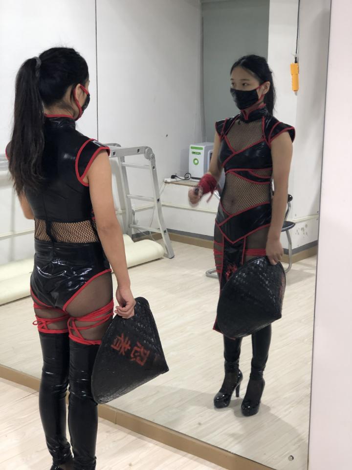 美束映画定拍《女忍者与炸弹狂魔剧照1》 - 性感女忍者中了陷阱被蒙眼堵嘴拷问