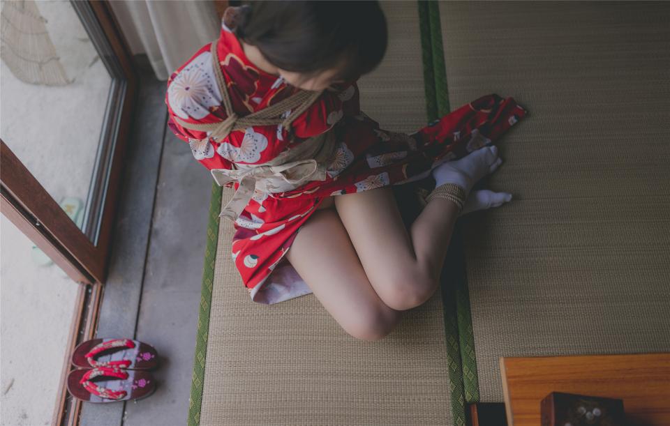 柚木の写真を縛る - 作者：柚木 标题：柚木の写真を縛る 模特：さぎり [民族（和服）,日本美女,棉袜]