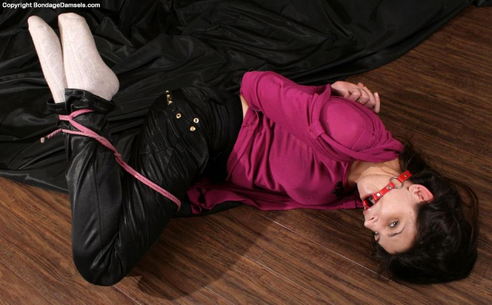 Bondage Damsels Vicky Reverse Prayer - Bondage Damsels Vicky Reverse Prayer