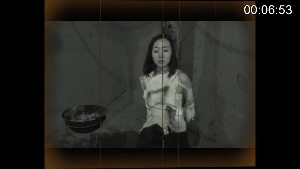 [Rain Stone] The Heroine In Trouble Pt. 1 ©Rain Stone<br><br>Product Number: YHS 011
