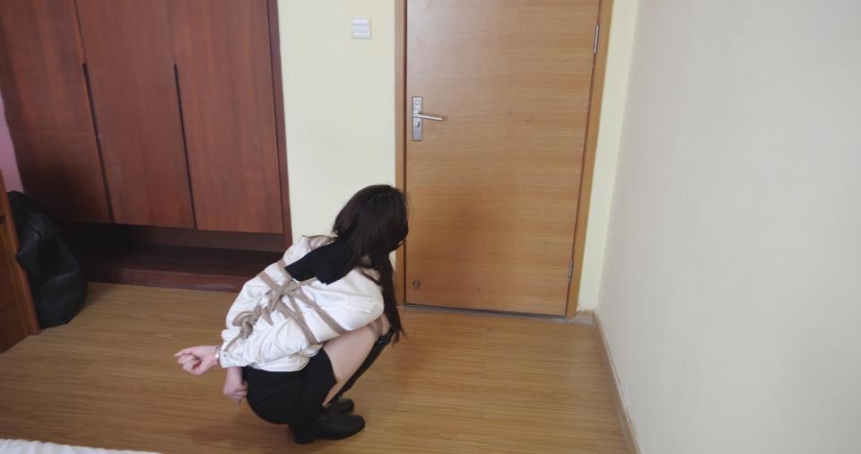 [Donkey Studio] My Own Pet Pt. 2 ©Donkey Studio<br><br>Summary:<br><br>To have a pet that always a pleasant thing, since pet is great to release your pressure even you just look them play around. But some rich lady decided to buy a special pet for herself to enjoy. The black market is a great place to search around different products that will always surprise you. She found a human pet on sale, and bought it up. The pet was tied up tightly with tape, and different bondage positions are also available for customization. She is really satisfied about the product, so she accepted the offer, and submitted the payment...<br>