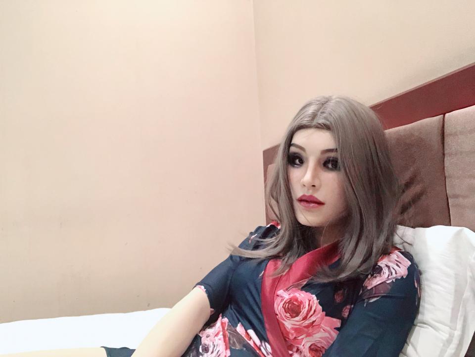 [18937333004] Experiencing Vacuum Pack In Mask ©18937333004<br><br>Summary:<br><br>After putting on the vacuum bag in order to block the air flow, I was in a short amount of panic moment but managed to used the wire to lock the beg on my head. Suddenly realized that there are something wrong with my technique after tying two knots... Although it is not like I have no way to remove it, it was still a horrifying experience for me.<br>After struggling to remove the wire, I used a hair dryer to shrink the neck part where got covered by the bag, but overall it is still not as tight as the rope or collar, next time I will see how I could do to improve it...