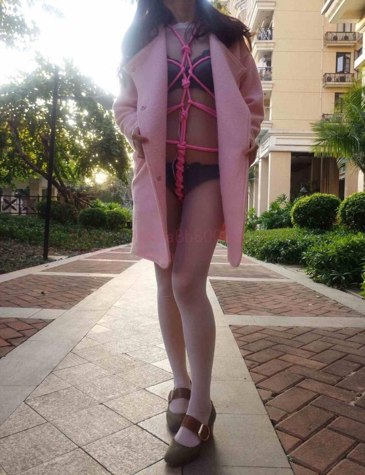 【忻忻与沐沐】双女调教 粉绳龟甲还要大胆外出秀一下 - 【忻忻与沐沐】双女调教 蒙眼堵嘴 粉绳龟甲还要大胆外出秀一下 [龟甲缚]