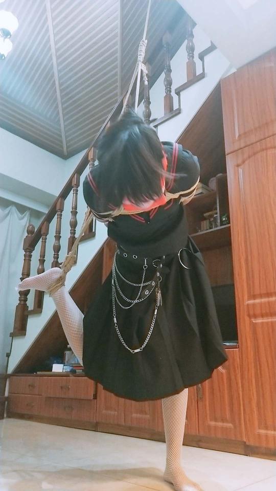 JK妹妹宿醉不归后的惩罚 - 妹妹晚上和闺蜜喝酒夜不归宿 回家后 下午醒来的吊绑惩罚 看你下次还敢不敢醉酒不归！