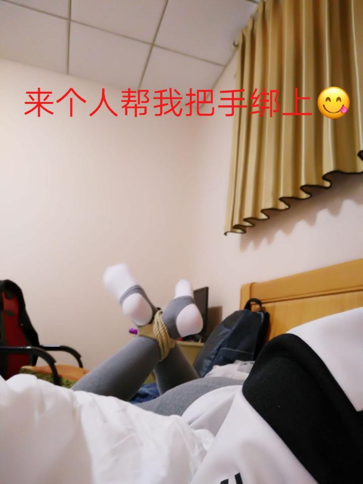 原创自缚老图 - 大部分是以前的自缚图，有一张第一次约缚的，上次没找到，这次一起发了。
