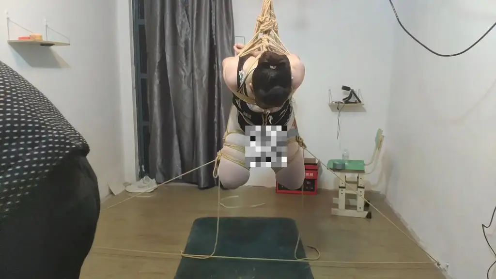 吊缚实拍 - 驷马坡度吊缚+丝袜口球堵嘴+假阳+大功率棒棒怼+肛钩+憋尿=玩命挣扎 全程糕潮 口水直流 [中国女孩]