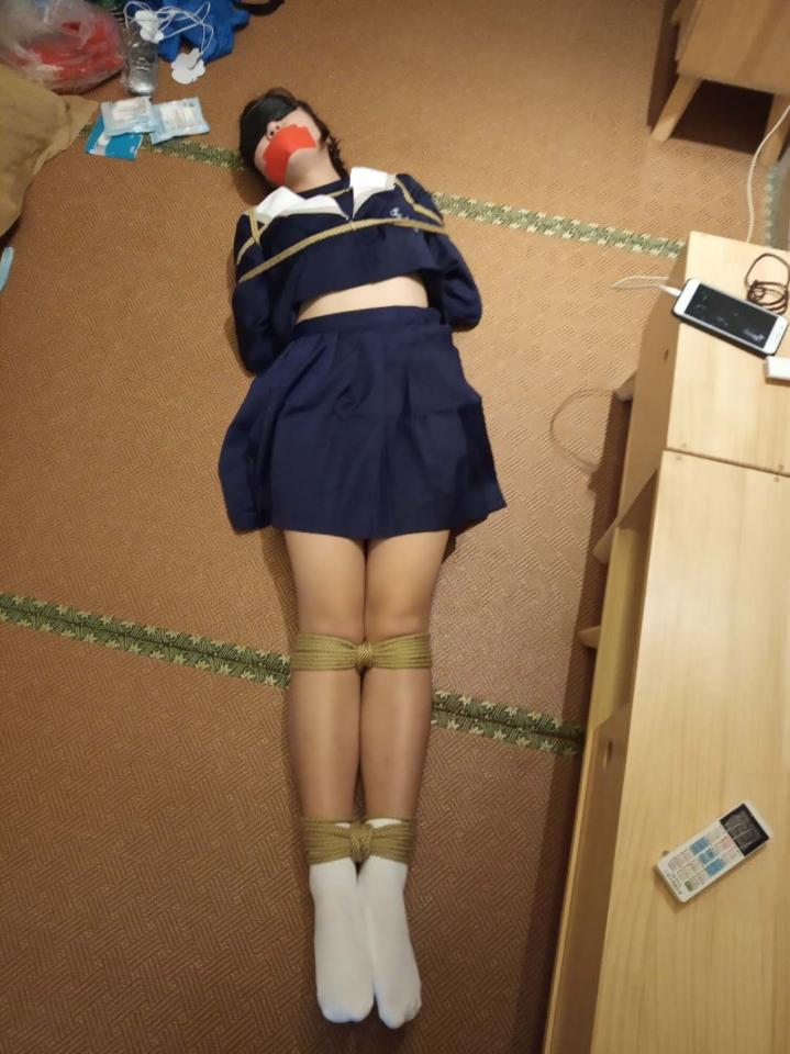 白袜女大学生2 - 还是上次约的学生模特 [Chinese Female,Socks]