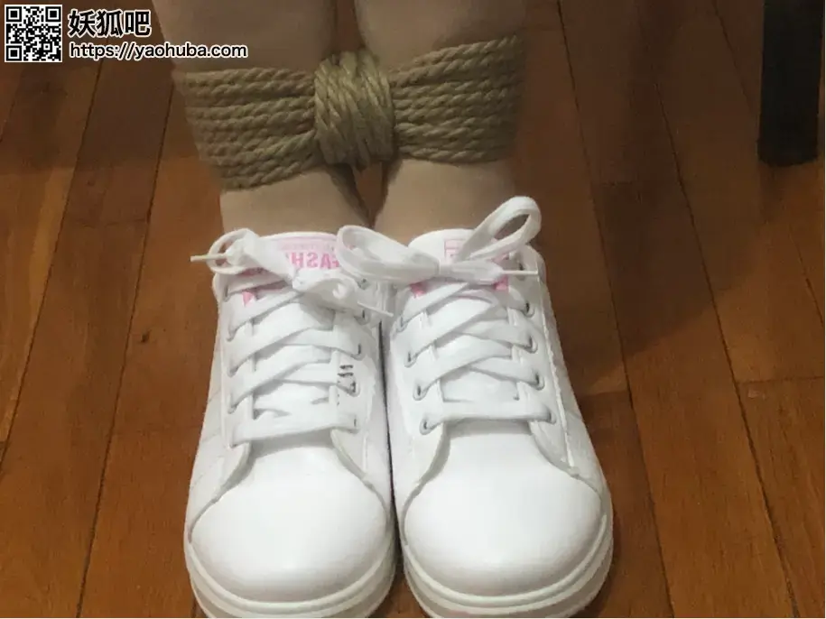 以前的 [Grey pantyhose,Chinese Female,Canvas shoe]