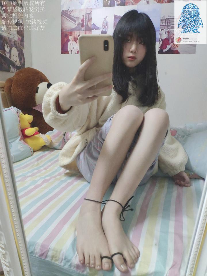 妹子闺房绑脚自拍系列第7期 都是露脸的放心购买 - 最近新开发了一个系列 那就是邀请妹纸自己在家中拍一些榜上双脚的图和视频再发过来 可以领略全国各地的女孩的风采 还有妹纸们的闺房 希望大家喜欢啦！ [Chinese Female]