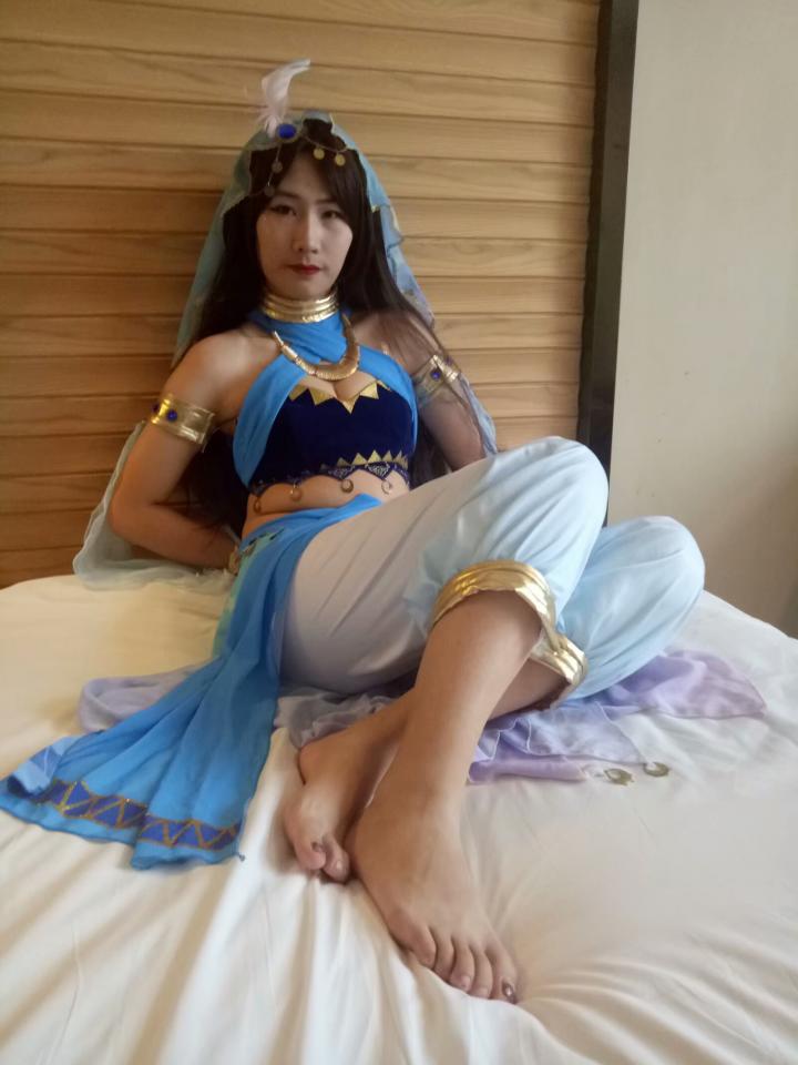 百变小樱舞娘cos私房约拍 - 这次私房约拍的小姐姐很活泼，非常专业福利满满，喜欢裸足跟金属铐镣的小伙伴不要错过哦！