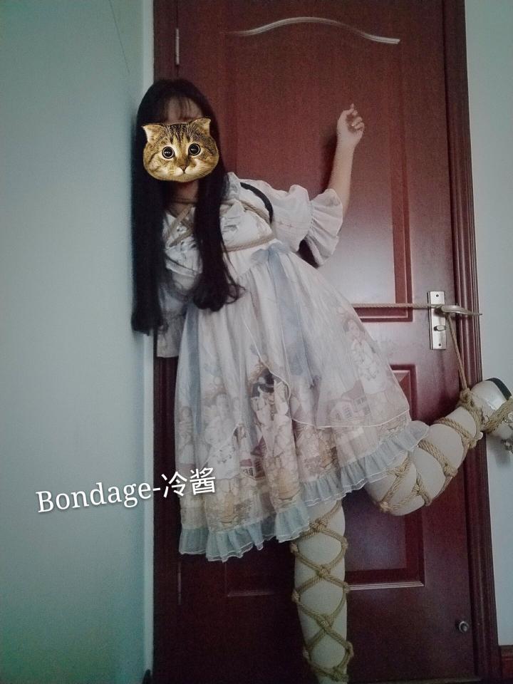 【冷少与贝娘】可爱lo娘日常自缚套图股绳单手套花式白丝捆腿合集 - 冷少日常自缚，近期还接自缚视频，QQ详见之前的视频，另外建了一个粉丝群，详情见近期视频。