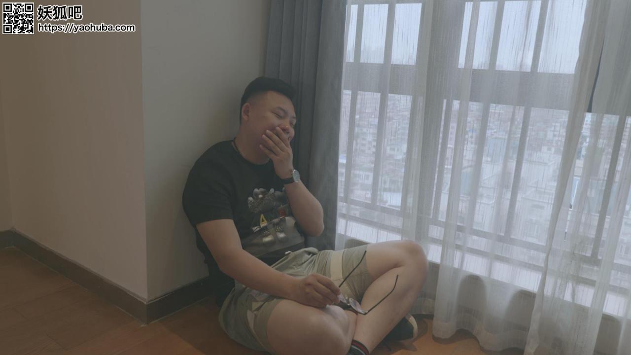 妖狐吧- 视频4k映像工作室定拍《恶搞的代价上集》，捆绑play的时候可千万别忘了锁门，不然倒霉的可不止老婆一个人。