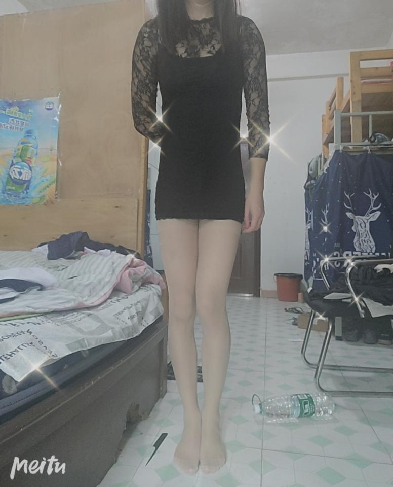 伪娘的新衣服~ - 新买了的两套衣服，准备下次拍视频就这样穿，最近有点喜欢肉丝和裸足了，嘻嘻。广东地区同好可加好友交流   v   smzhanghao95    q 1099283049    加了不说话那种就别来了，浪费时间。 [中国女孩]