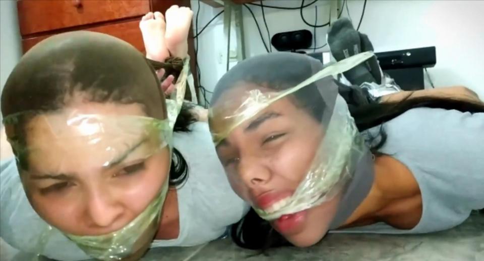  Laura, Katherine &amp; Maria Martinez in: Hogtied, Gagged And Encased By The Criminal Pantyhose MIL 女孩们应该时刻保持警惕，尤其是当有传言说，一个罪犯米尔夫谁爱堵嘴，霍格蒂和用尼龙包裹她的受害者是逍遥法外！<br><br><br><br>这就是19岁的玛丽亚马丁内斯在米尔夫闯进她家，让她经历了她一生中经历过的最艰难、最屈辱的奴役困境后所学到的！幸运的是，被束缚和堵住了嘴的玛丽亚终于有人来救她了！<br><br><br><br>刚刚回家的是她的继母姐姐凯瑟琳。但是罪犯米尔夫总是比受害者领先一步，所以她立刻压倒了不知情的凯瑟琳，让她和戴着头巾的小继母一起陷入同样的困境，被捆绑在地板上！<br><br><br><br>米尔夫绑住凯瑟琳，堵住了她的嘴，就在玛丽亚面前，玛丽亚绝望地哀嚎着，抗议犯罪妇女对她的继母妹妹所做的一切！<br><br><br><br>穿连裤袜的姐妹们最终能逃脱吗？Girls should be alert at all times, especially when the rumor has it that a criminal MILF who loves to gag, hogtie and encase her victims with nylons is on the loose!<br><br>That is what sweet nineteen-year-old Maria Martinez learned after the MILF broke into her home and put her through one of the toughest and most humiliating bondage predicaments she's ever had to experience in her life! Luckily for bound and gagged Maria, someone finally seems to come to her rescue!<br><br>It's her big step-sister Katherine who just came home. But the criminal MILF is always one step ahead of her victims and so she immediately overpowers unknowing Katherine and has her join her hogtied and hooded little step-sister in the same predicament bondage down on the floor!<br><br>The MILF binds and gags Katherine right in front of Maria who desperately whines in protest of what the criminal woman is doing to her step-sister!<br><br>Will the pantyhosed sisters finally manage to escape?<span style='color:#b0b0b0;'>[隐藏文字，购买后可见]</span>