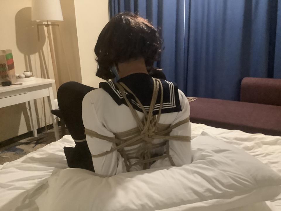 小伪娘的第一次捆绑体验（交友向） - 绳奴伪娘一枚 和很专业的绳师大大的一次约绑 体验还不错呢（无视掉海藻一样的头发咯QAQ） 交友或者是对小绳奴感兴趣的加qq626755598哦 么么 [高手缚（中式五花）,日式反绑,丝袜,学生（水手服）,驷马（俯卧）,团缚/海老缚,伪娘]
